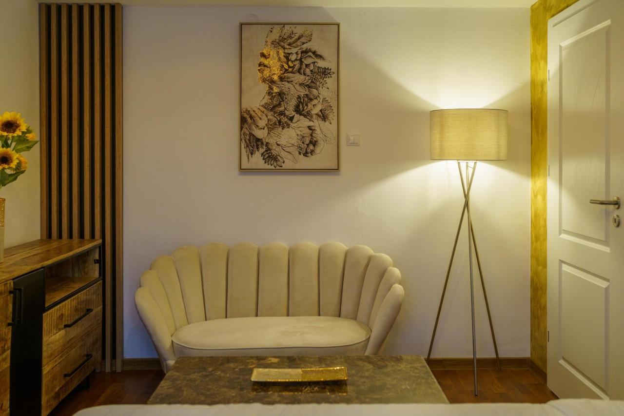 Main Square 5 Star Luxury Apartment With View Cluj-Napoca Exteriör bild