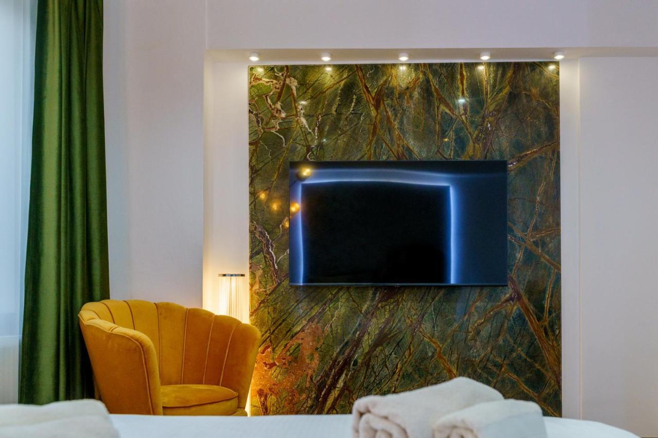 Main Square 5 Star Luxury Apartment With View Cluj-Napoca Exteriör bild