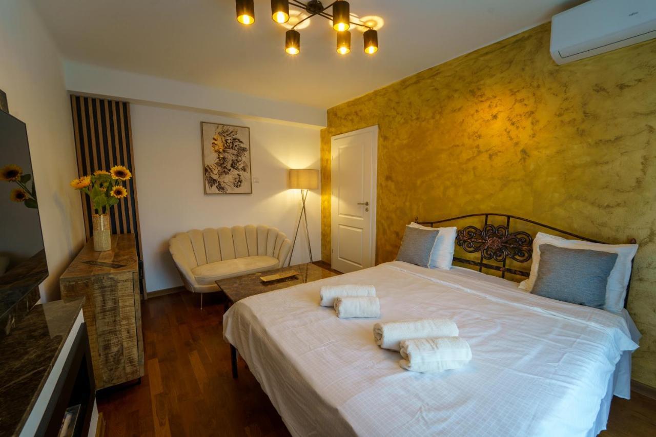 Main Square 5 Star Luxury Apartment With View Cluj-Napoca Exteriör bild