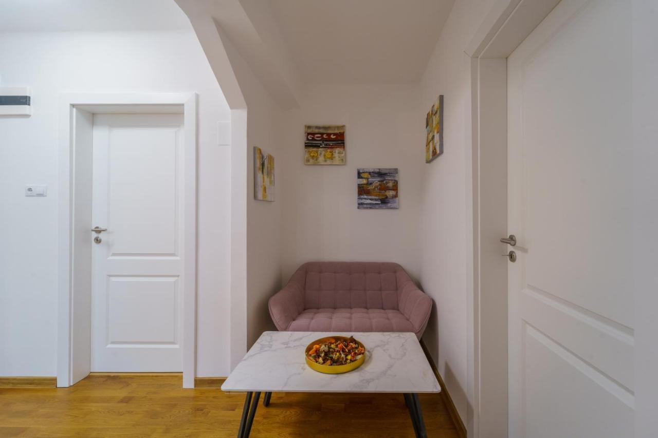 Main Square 5 Star Luxury Apartment With View Cluj-Napoca Exteriör bild