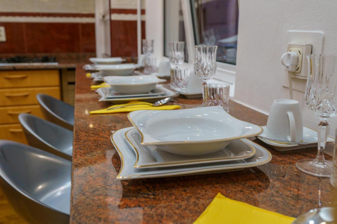 Main Square 5 Star Luxury Apartment With View Cluj-Napoca Exteriör bild