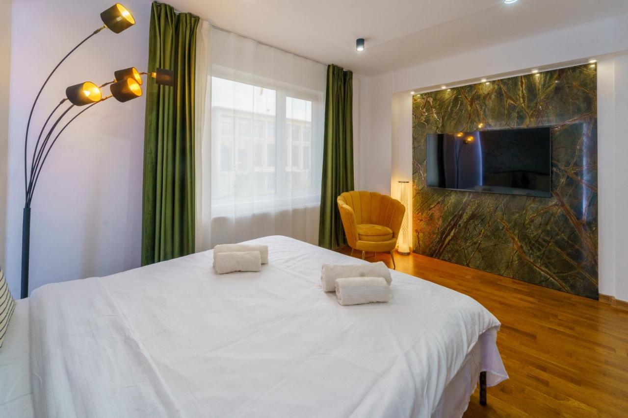 Main Square 5 Star Luxury Apartment With View Cluj-Napoca Exteriör bild