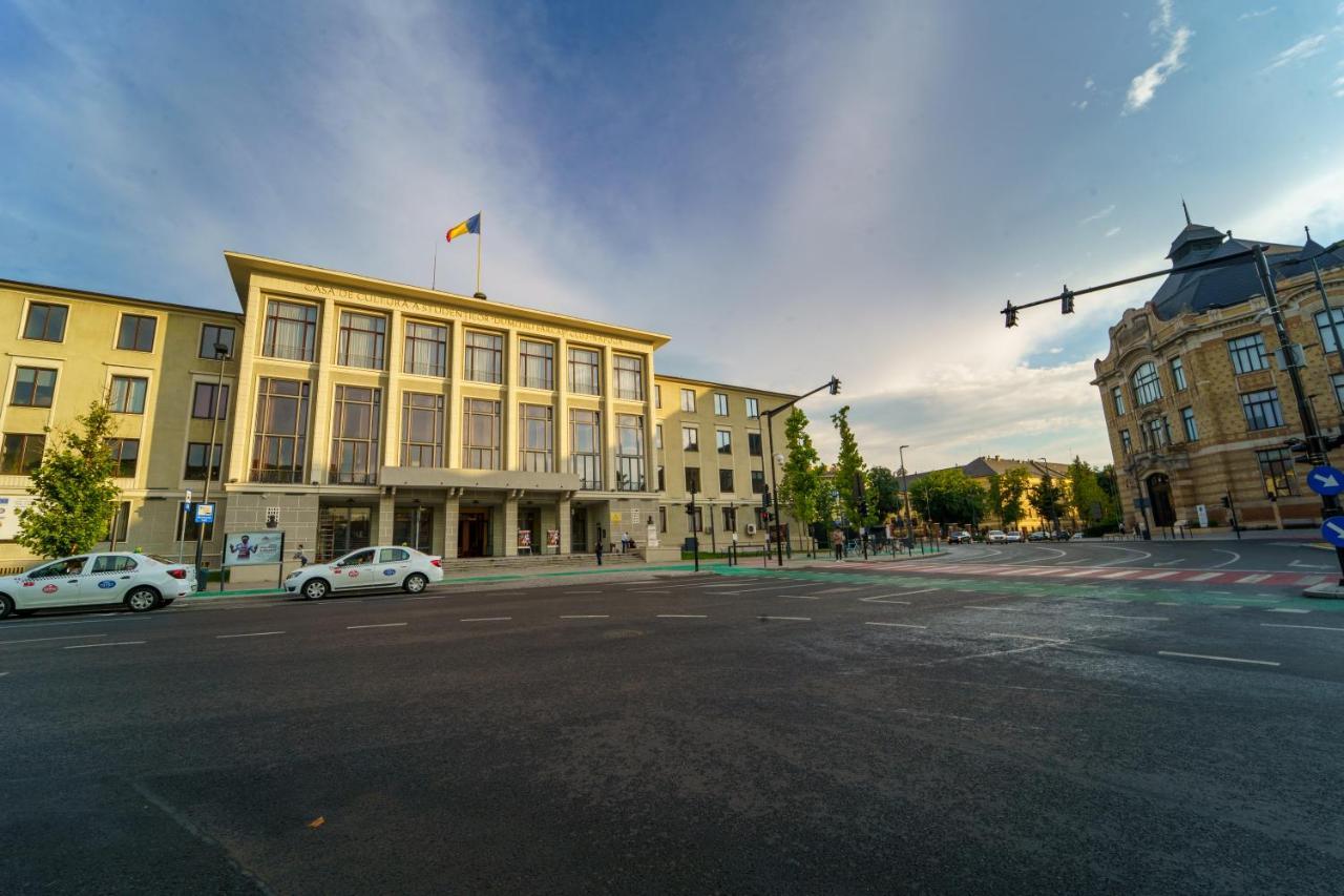 Main Square 5 Star Luxury Apartment With View Cluj-Napoca Exteriör bild