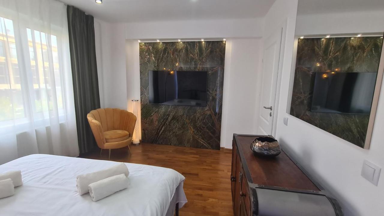 Main Square 5 Star Luxury Apartment With View Cluj-Napoca Exteriör bild
