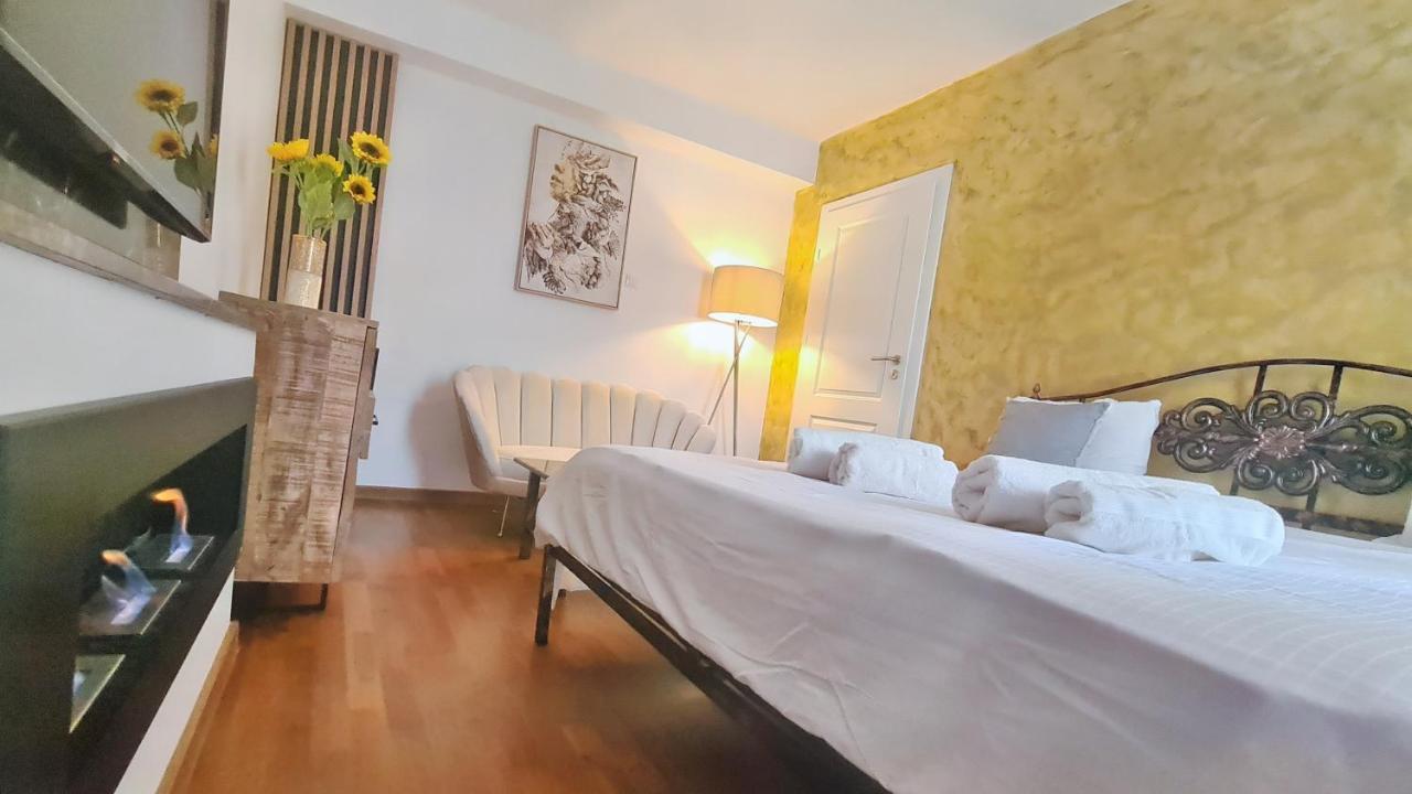Main Square 5 Star Luxury Apartment With View Cluj-Napoca Exteriör bild