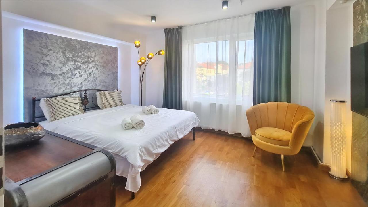 Main Square 5 Star Luxury Apartment With View Cluj-Napoca Exteriör bild