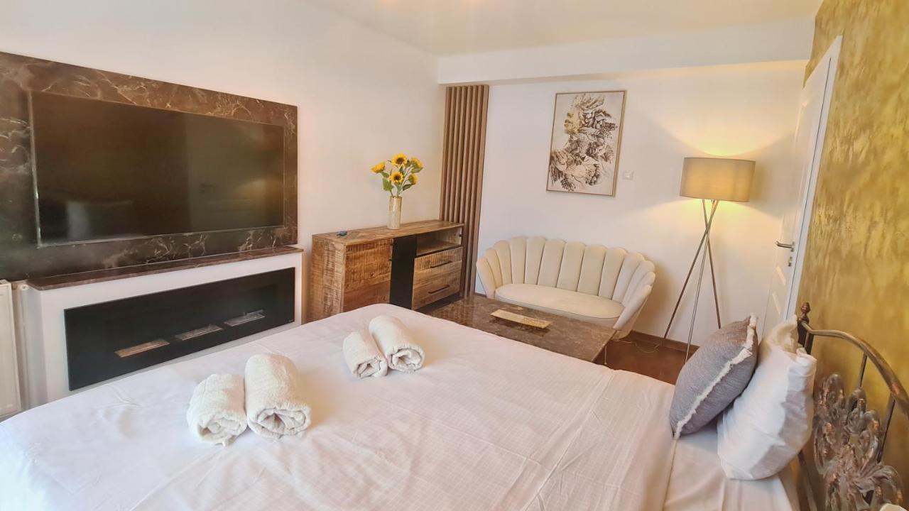 Main Square 5 Star Luxury Apartment With View Cluj-Napoca Exteriör bild